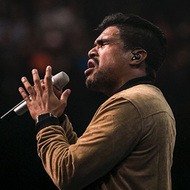 Roberts Green, 37 (Cantante di musica mondiale)