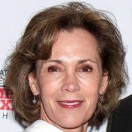 Robin Dearden, 70 (Atriz De Televisão)