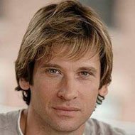 Roger Howarth, 57 (肥皂劇演員)