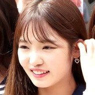 Roh Ji-sun, 25 (Pop Singer)