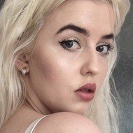 Roksana Victoria Ostrowicka, 25 (Photographer)