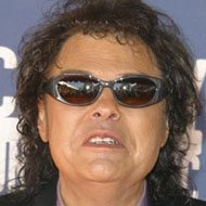 Ronnie Milsap, 81 (Ca sĩ nhạc đồng quê)