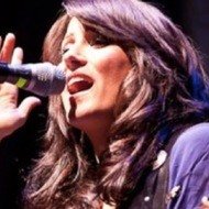 Roxanne Emery, 41 (流行歌手)