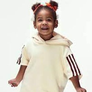 Rumi Carter, 6 (Family Member)