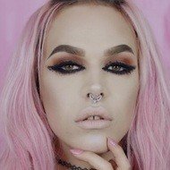 Saline Simon, 30 (Star di YouTube)