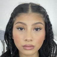 Salma Pineda, 22 (Star di YouTube)