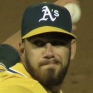 Sam Moll, 33 (棒球选手)