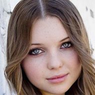 Sammi Hanratty, 28 (TV Actress)