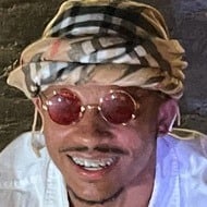 SantanaDifferent, 24 (YouTube明星)