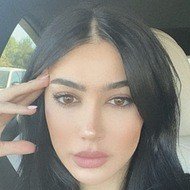 Sara Hesri, 30 (Instagram明星)