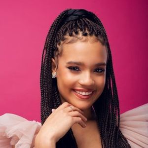 Sara James, 28 (YouTube Star)