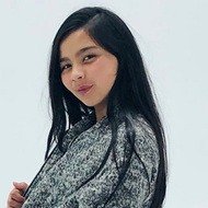 Sara Linares, 17 (YouTube Star)