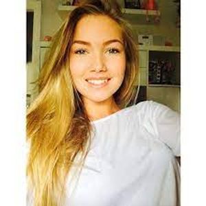 Sara Robertsson Farell, 27 (YouTube Star)