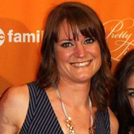 Sara Shepard, 48 (Novelista)