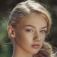 Sarah Abbott, 19 (電視女演員)