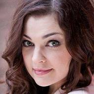 Sarah George, 33 (電視女演員)