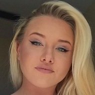 Sarah Schauer, 32 (Instagram Star)