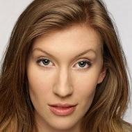 Sarah 'Sunshine' Schubert, 32 (喜劇演員)