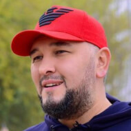 Sardor Rahimxon, 44 (流行歌手)