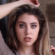 Savannah Grace, 24 (Pop Singer)