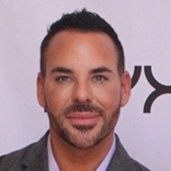 Scott Barnes, 55 (化妆师)