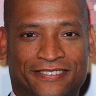 Scott Sanders, 57 (Diretor)