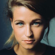 Selah Sue, 36 (流行歌手)