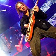 Sergio Vallín, 51 (吉他手)
