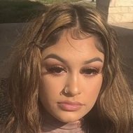 Serina Rueda, 22 (YouTube明星)