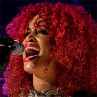 Sharon Doorson, 38 (R＆B歌手)