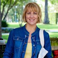 Sharon Palmer, 64 (记者)