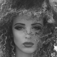 Shi Scott, 28 (Ca sĩ nhạc Pop)