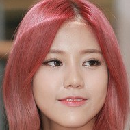 Shin Hyejeong, 30 (流行歌手)