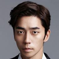 Shin Sung-rok, 41 (Acteur de télévision)