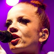 Shirley Manson, 57 (摇滚歌手)