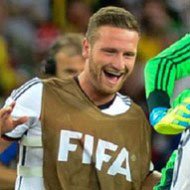 Shkodran Mustafi, 33 (足球運動員)