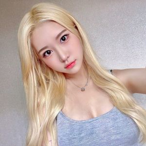 Sia Jiwoo, 24 (TikTok Star)