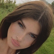 Siena Bella, 23 (流行歌手)