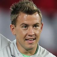 Simon Cox, 38 (Joueur de football)