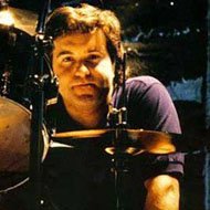 Simon Wright, 60 (Batterista)