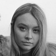 Simply Kel, 30 (YouTube明星)