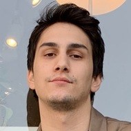 Sina Ozer, 28 (Instagram明星)