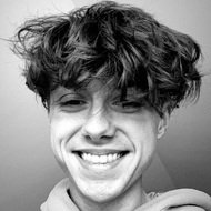Sketch, 27 (YouTube Star)