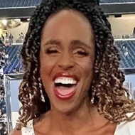 Socialite Sande, 49 (YouTube明星)