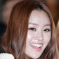Song Jieun, 33 (Pop Singer)