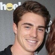 Spencer Neville, 35 (Attore TV)