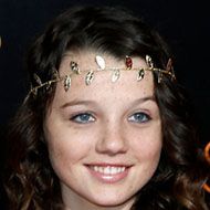 Stefania Lavie Owen, 27 (電視女演員)