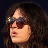 Stella Mozgawa, 39 (Baterista)