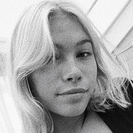 Stella Parnevik, 22 (TikTok Star)