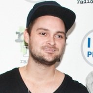 Stephen Docker, 39 (流行歌手)